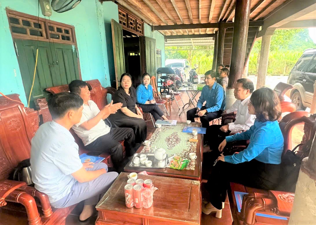 Đoàn công tác Liên đoàn Lao động tỉnh thăm, vận động thành lập công đoàn cơ sở tại Hợp tác xã Dâu tằm Cách Linh và Hợp tác xã Nông lâm nghiệp Phục Hoà!