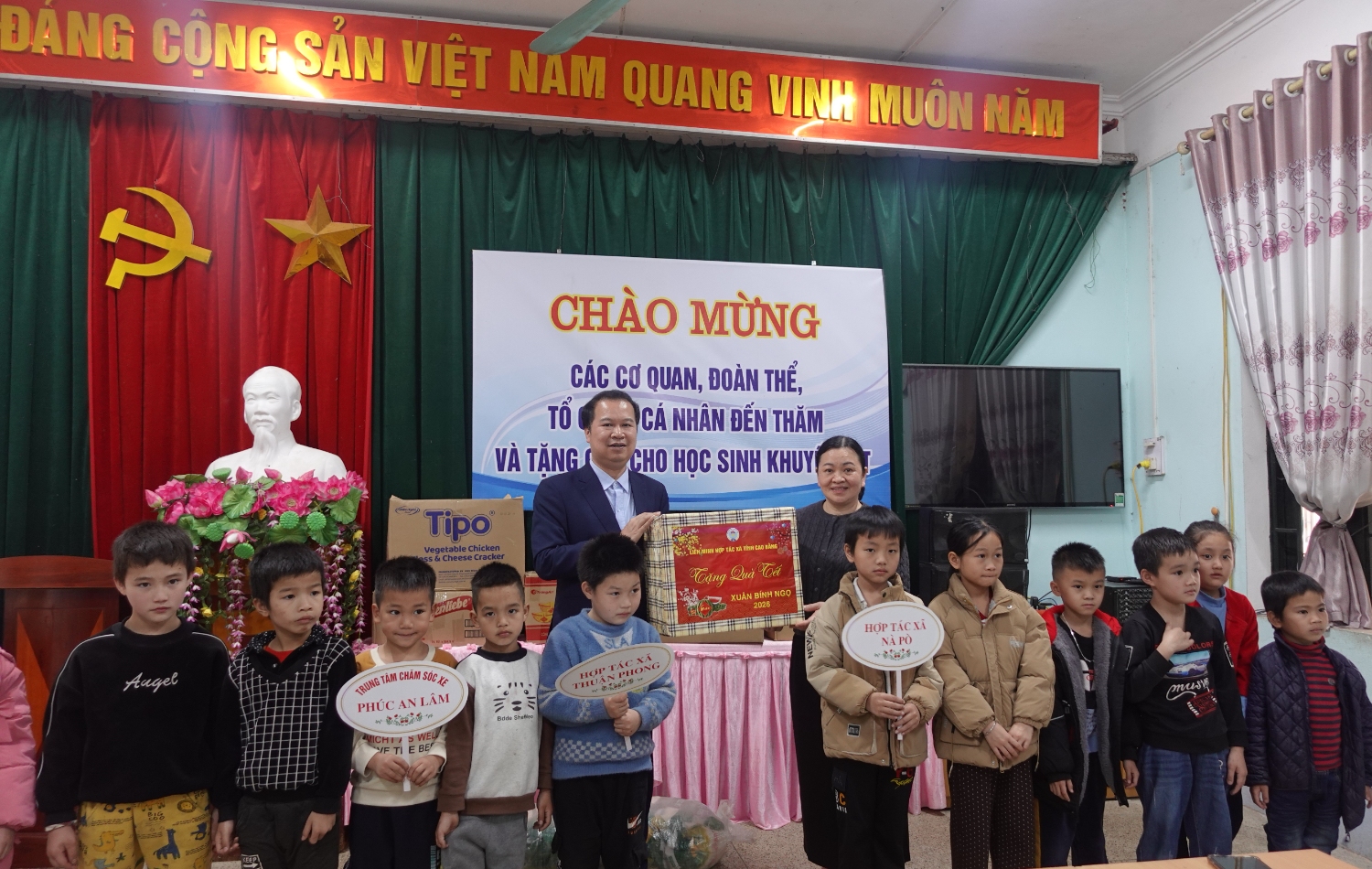 Thăm hỏi, chúc tết tại Cơ sở Giáo dục trẻ Khuyết tật – Trung tâm Giáo dục thường xuyên tỉnh Cao Bằng