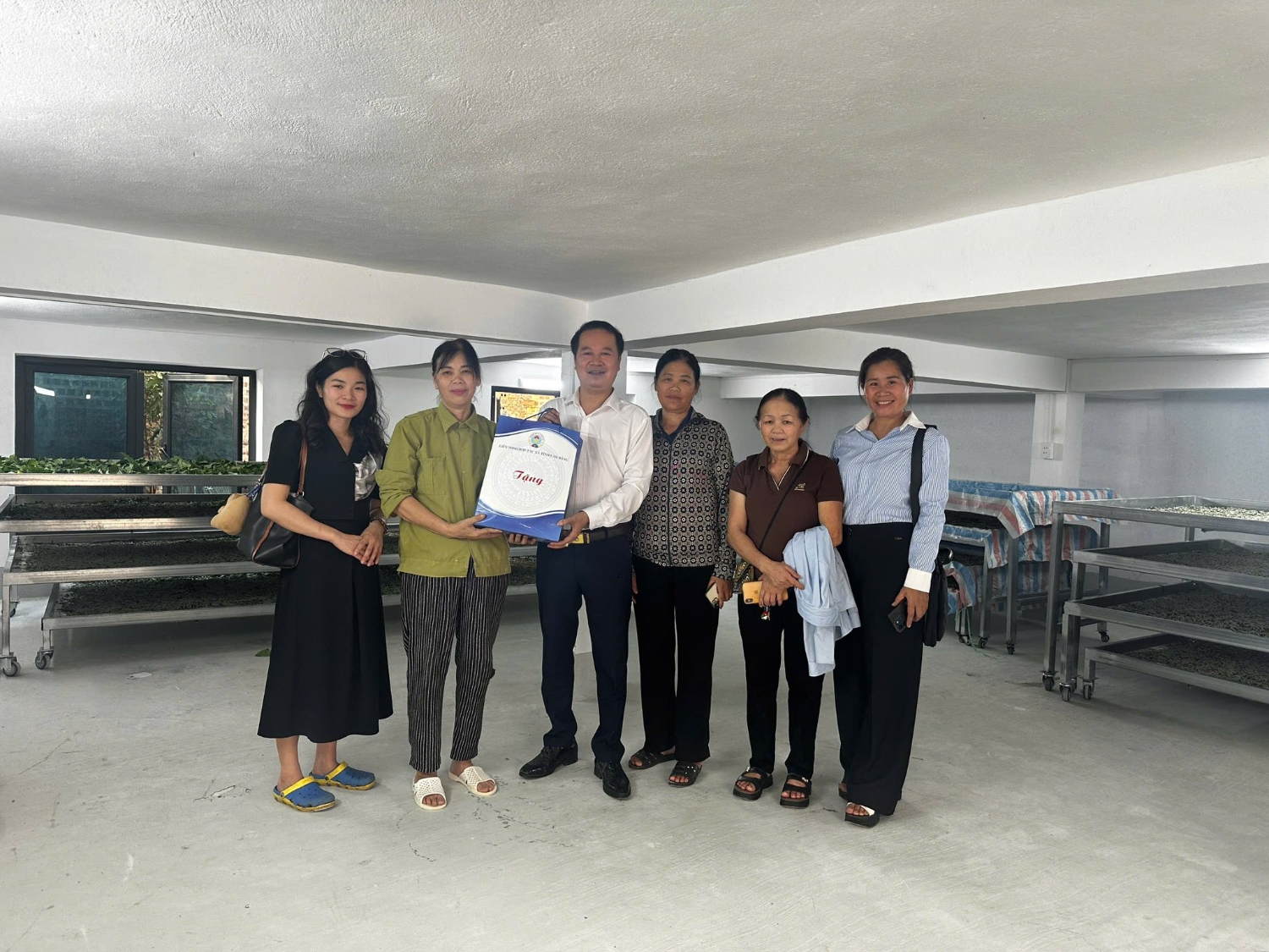 LIÊN MINH HỢP TÁC XÃ TỈNH CAO BẰNG KHẢO SÁT MÔ HÌNH TRỒNG DÂU, NUÔI TẰM TẠI PHƯỜNG NÙNG TRÍ CAO