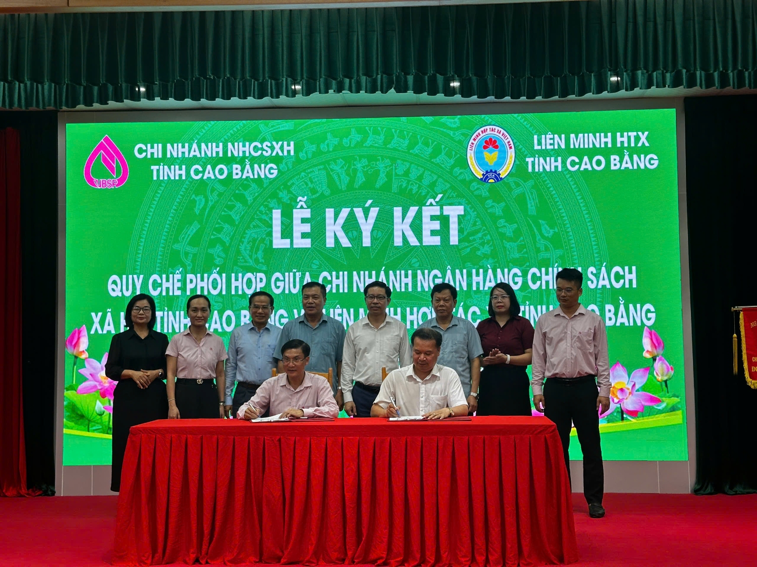 LIÊN MINH HỢP TÁC XÃ TỈNH CAO BẰNG VÀ NGÂN HÀNG CHÍNH SÁCH XÃ HỘI TỈNH KÝ KẾT QUY CHẾ PHỐI HỢP