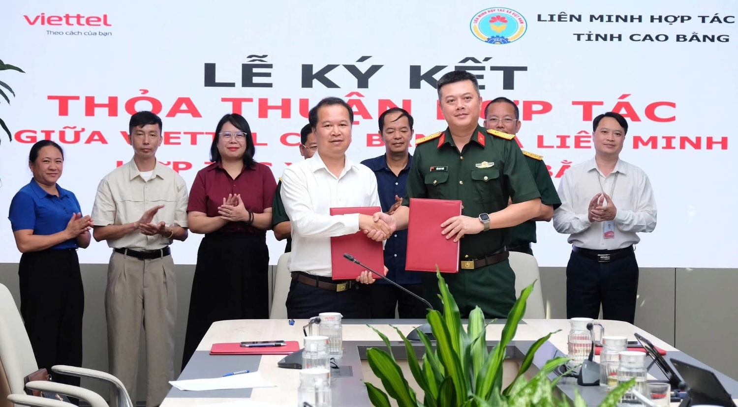 Liên minh Hợp tác xã tỉnh và Viettel Cao Bằng ký kết thỏa thuận hợp tác chuyển đổi số
